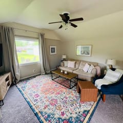 ★Uptown Maumee Renovated Cottage by the River★